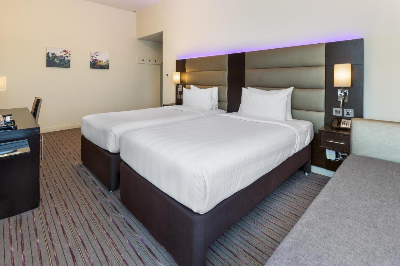 Interconnecting Family Room